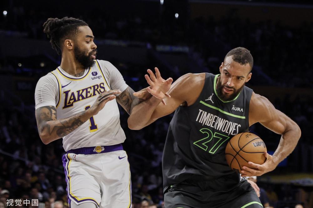 绿茵场上展 绿茵场上展